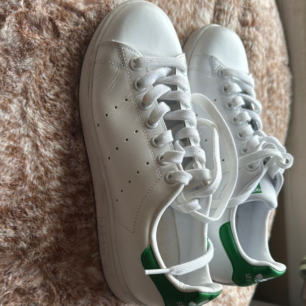 adidas White and Green Sneakers with Trefoil Logo Y7 barely worn - Picture 2 of 5